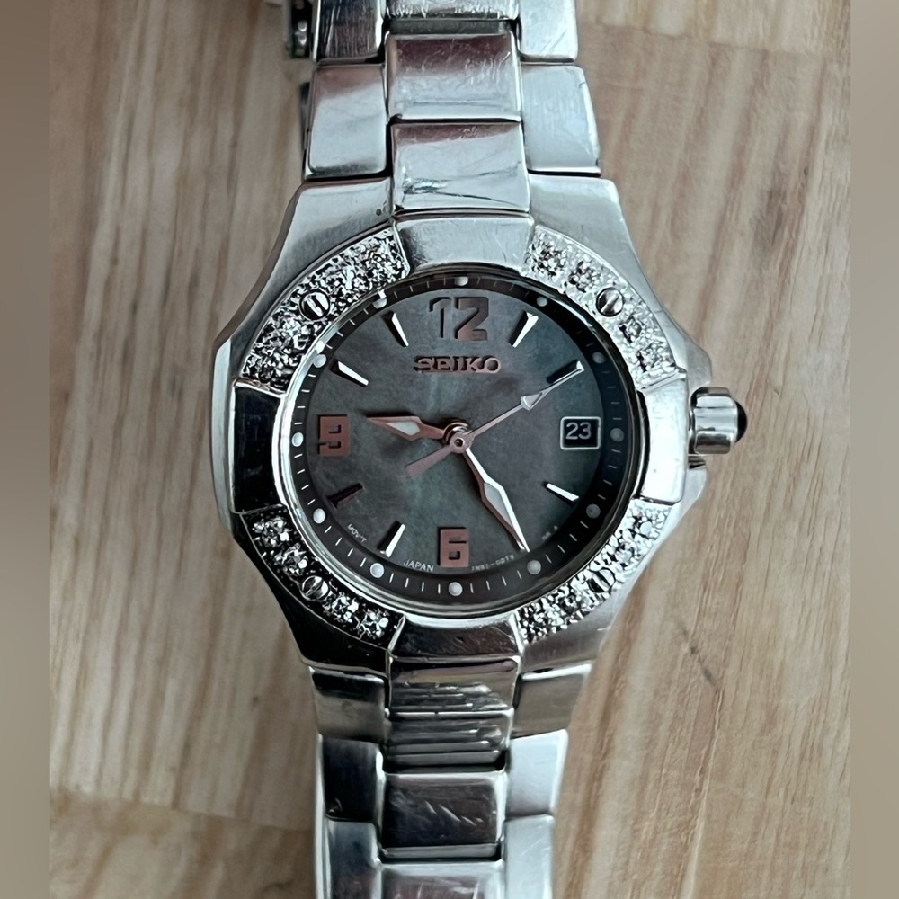 Seiko Coutura Ladies Watch RARE Diamonds Black Pearl Dial Stainless Bracelet - Picture 4 of 17